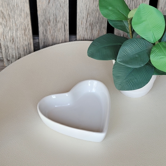Charming White Heart-Shaped Ceramic Dish- Pacific Island Creations - Picture 6 of 8